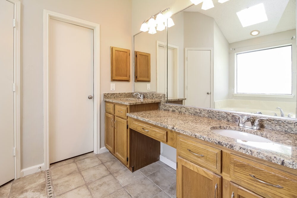 Building Photo - 936 Manor Dr