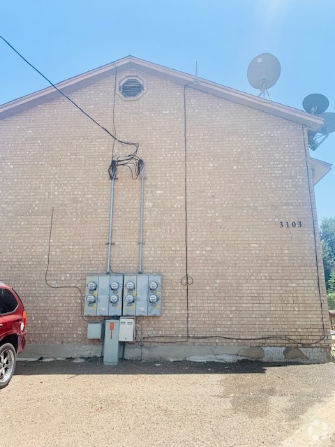 Building Photo - 3103 E Price St