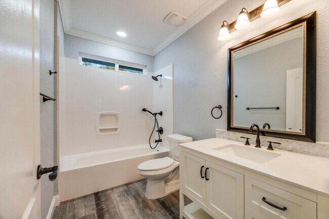 Building Photo - 1148 Sioux Cir