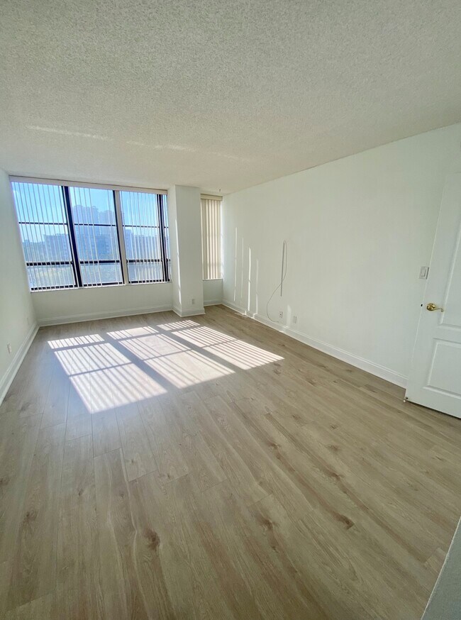 Building Photo - 500 Three Islands Blvd