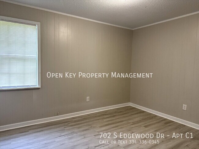 Building Photo - 702 S Edgewood Dr
