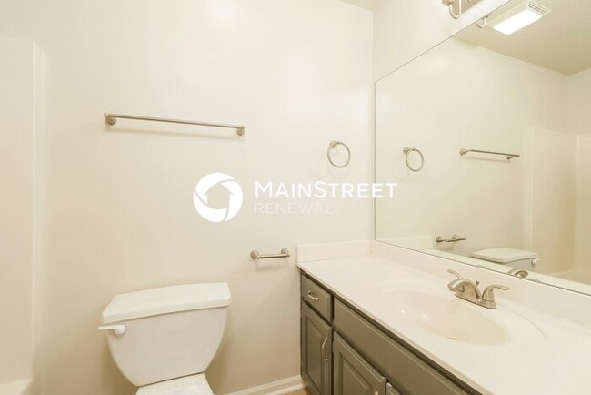 Building Photo - 3 Bedroom Pet-Friendly Home in PLATTE CITY, MO with Main Street Renewal