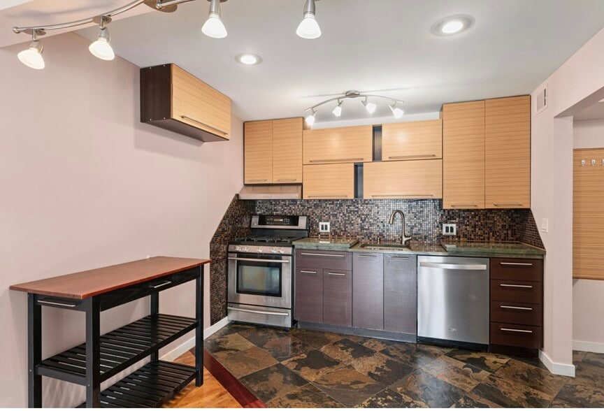 Building Photo - 5400 Carriageway Dr