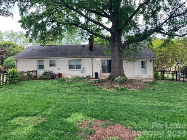 Building Photo - 1130 Cheddington Dr