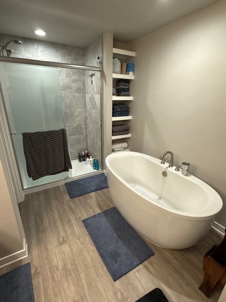 Building Photo - 5565 SE 80th Ave