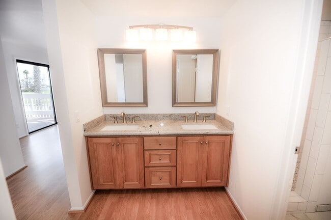 Building Photo - Coronado Cays 4 bd/2.5 ba home in Bahama Village