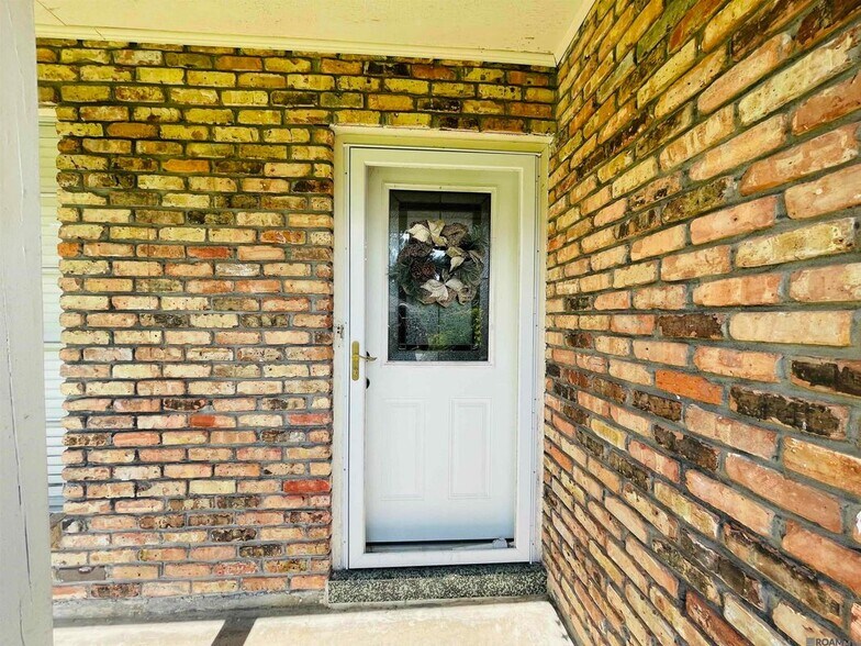Building Photo - 4036 Ridgemont Dr