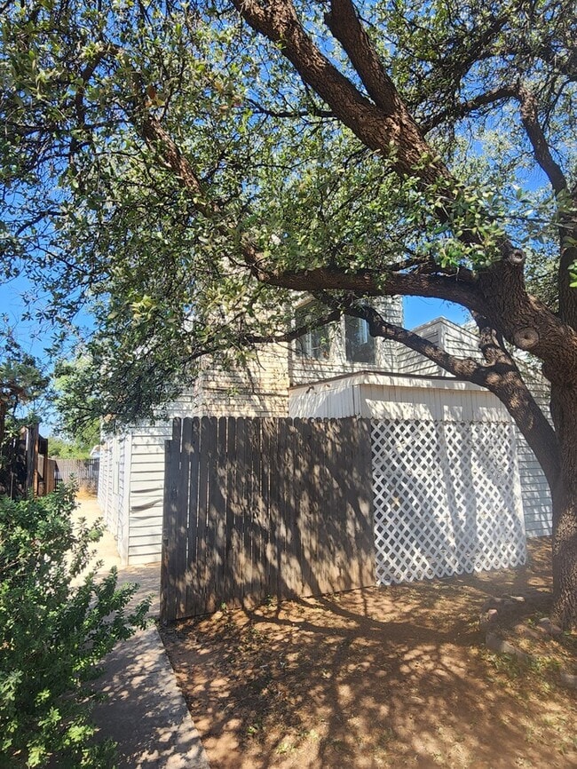 Building Photo - 3 bed 2 bath 2 story townhome, 1 carport