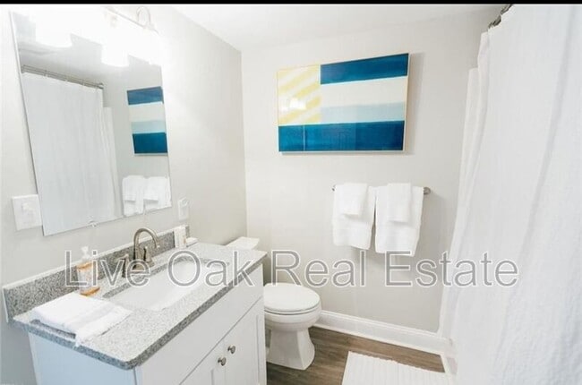 Building Photo - 402 33rd St