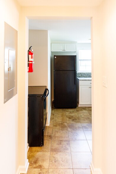 Building Photo - 116 America St