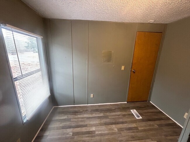 Building Photo - 201 Williams Cir