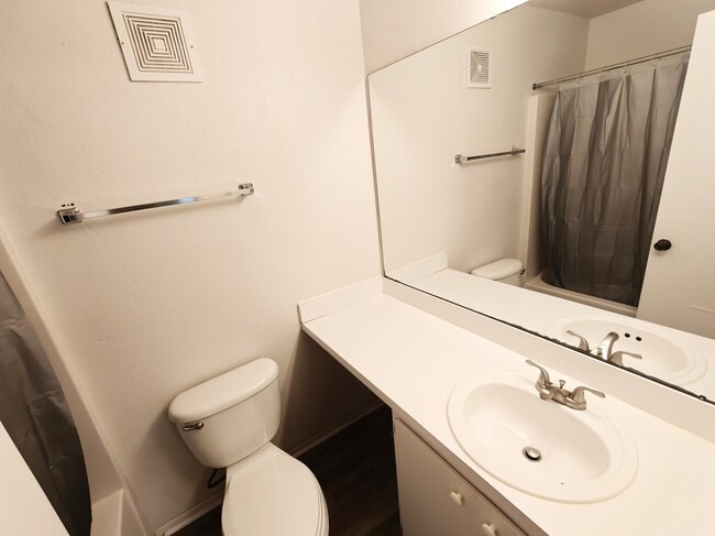 Building Photo - 4000 SW 23rd St