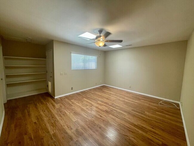 Building Photo - Three Bedroom Home in the Turnpike Foothills - Available Mid August