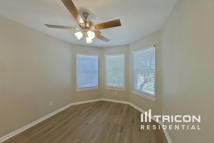 Building Photo - 2320 Shinnery Oak Dr