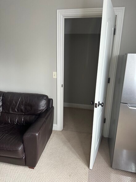 Living room Closet - 10008 Covington Rd