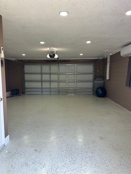 Building Photo - 7216 Woodbrook Dr