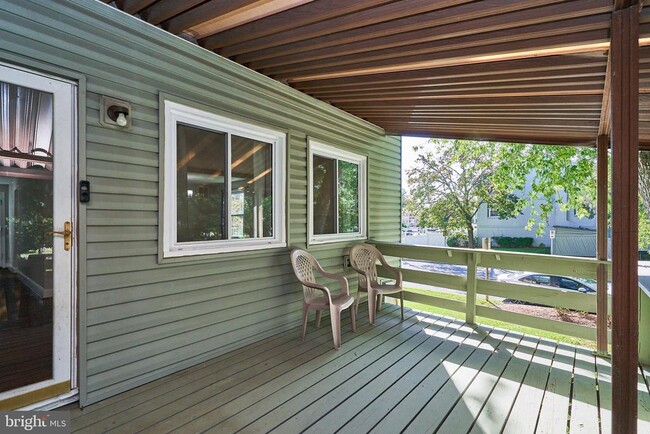 Building Photo - 8076 St Annes Ct