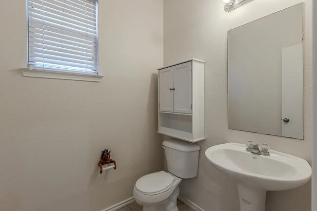 Building Photo - 5828 Pebble Ridge Dr