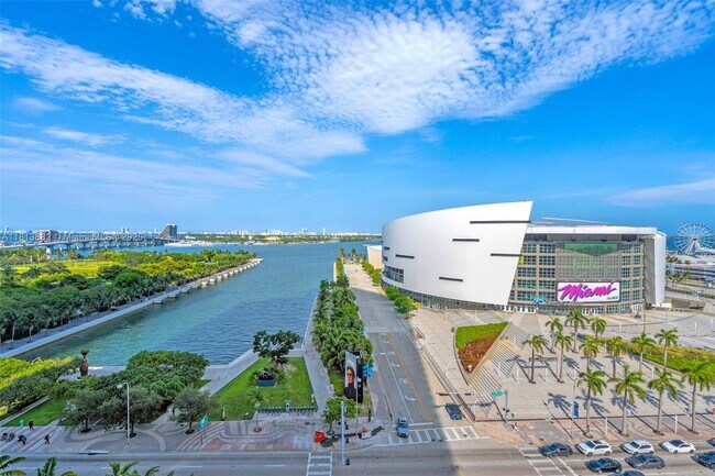 Building Photo - 888 Biscayne Blvd