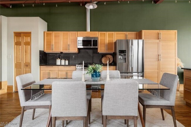 Building Photo - 1667 E 40th St