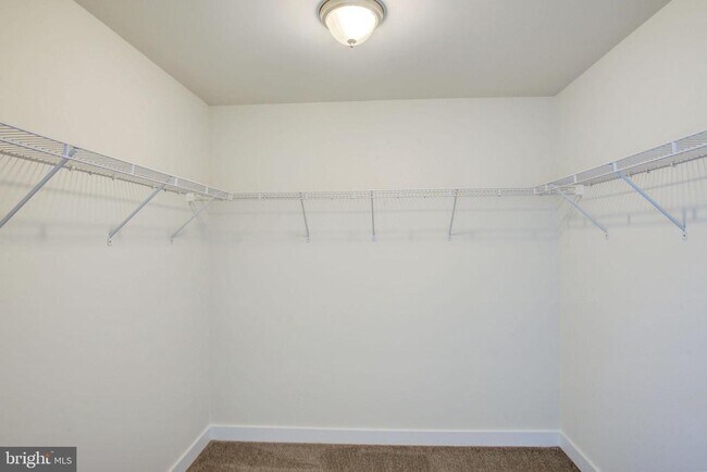 Building Photo - 29 Independence Ct