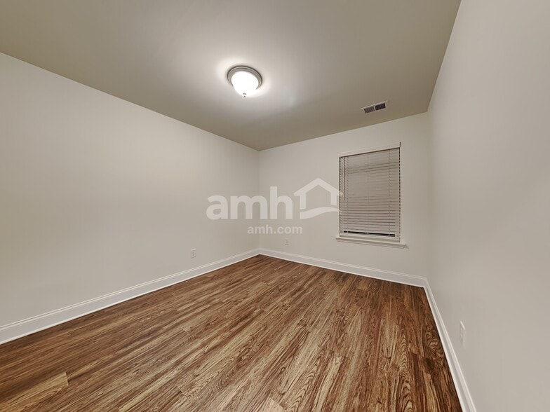 Building Photo - 5065 Hudson Vly Dr