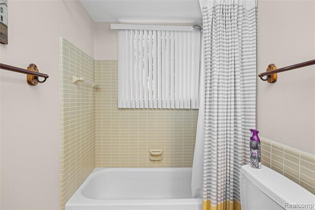 Building Photo - 9510 Beechcrest St