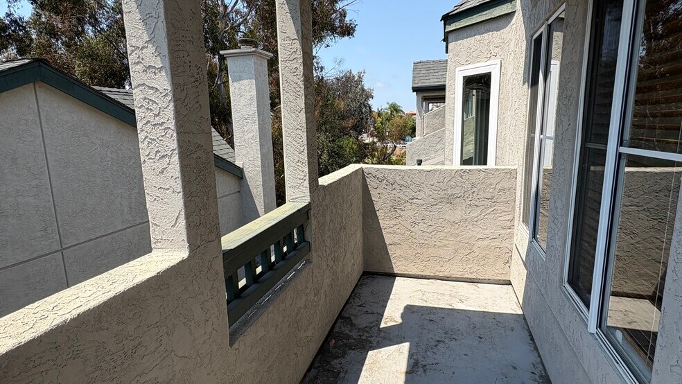Building Photo - 3865 Albatross St