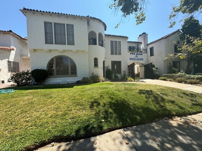 Building Photo - 424 N Orange Dr