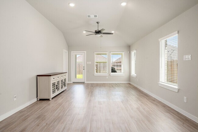 Building Photo - 21670 Wave Holw Dr