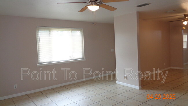 Building Photo - 1204 Crown Dr