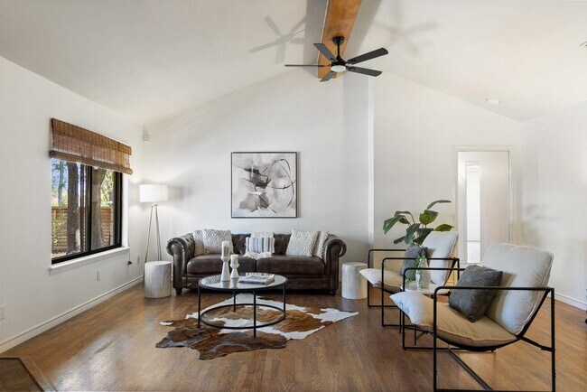 Building Photo - 2008 Matthews Ln