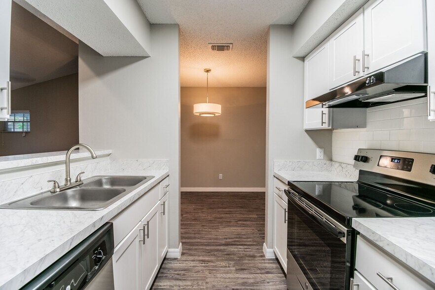 Amberly Place Apartment Homes 5100 Live Oaks Blvd Tampa FL 33647