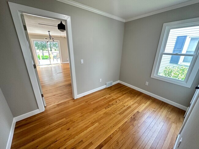 Building Photo - 3465 Hargrove St
