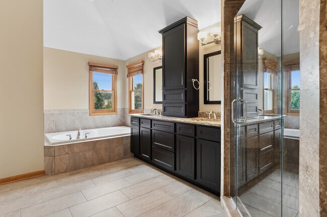 Building Photo - 2680 Ginger Woods Dr