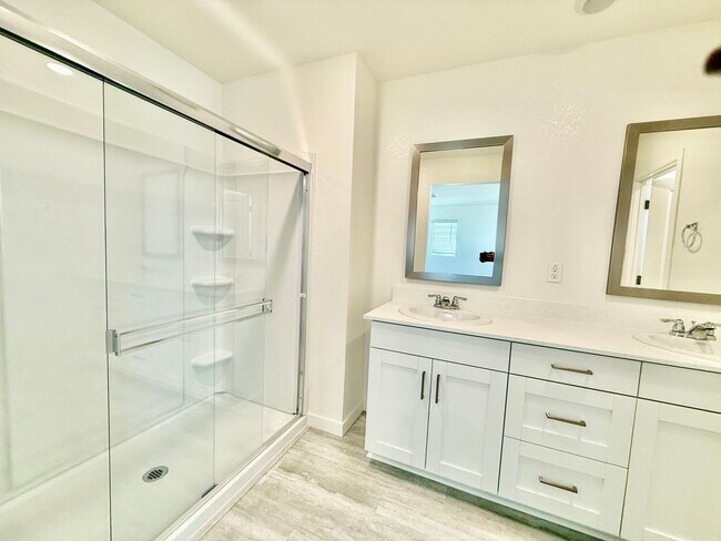 Building Photo - New home available now