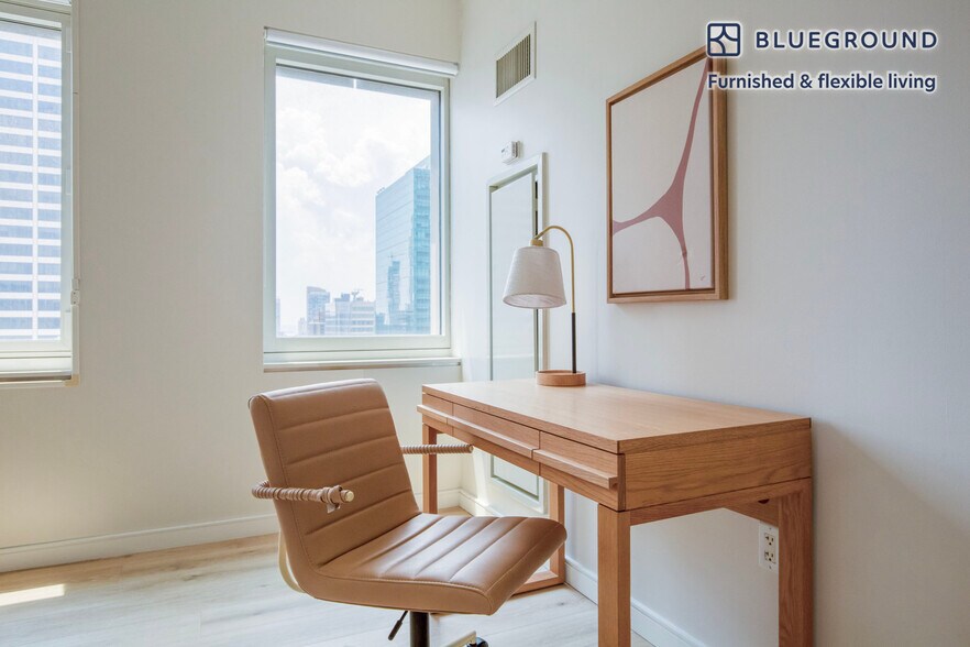 Building Photo - 70 W 45th St