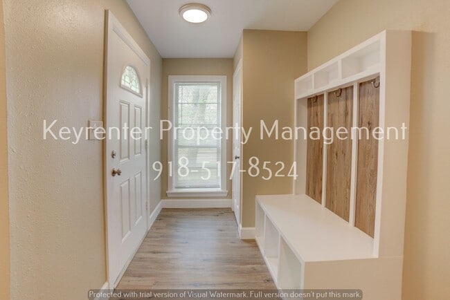 Building Photo - Recently Renovated 3 Bed 2 Bath in Collinsville!