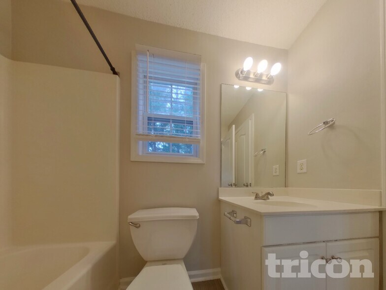 Building Photo - 121 Omega Ct