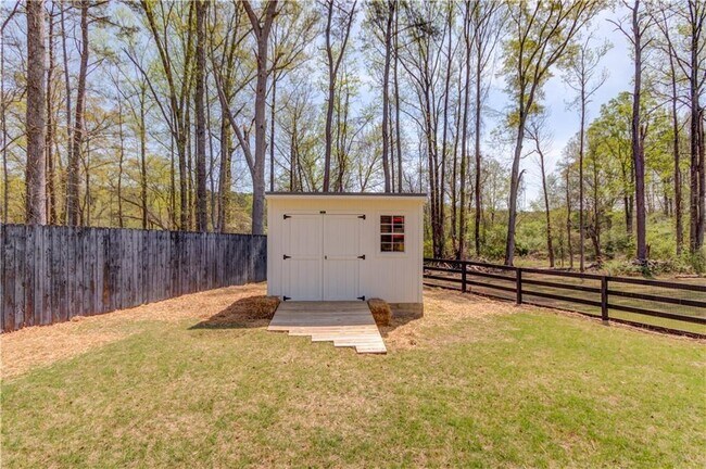 Building Photo - 13 Creekside Dr