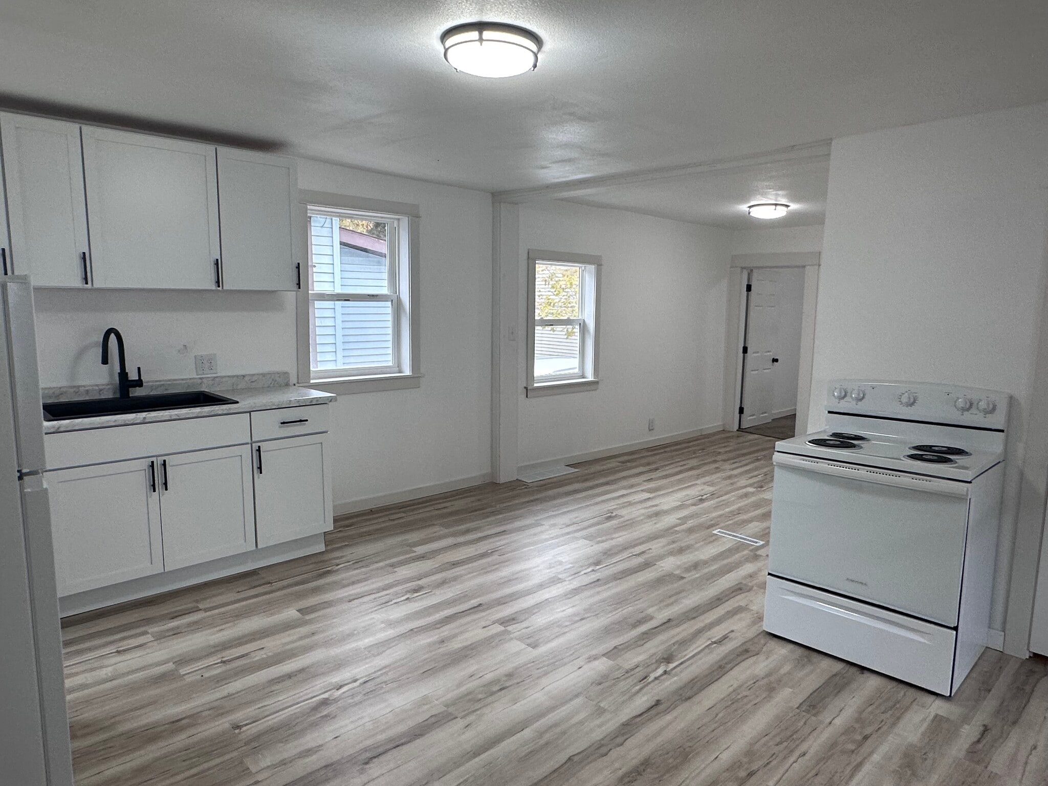 Building Photo - 1016 4th Ave