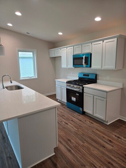 Kitchen - 4422 Squaw Valley Dr