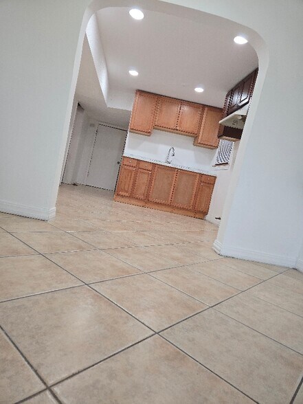 Building Photo - 5746 W 64th Pl