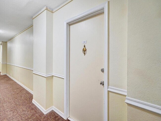 Building Photo - 200 S Birch Rd