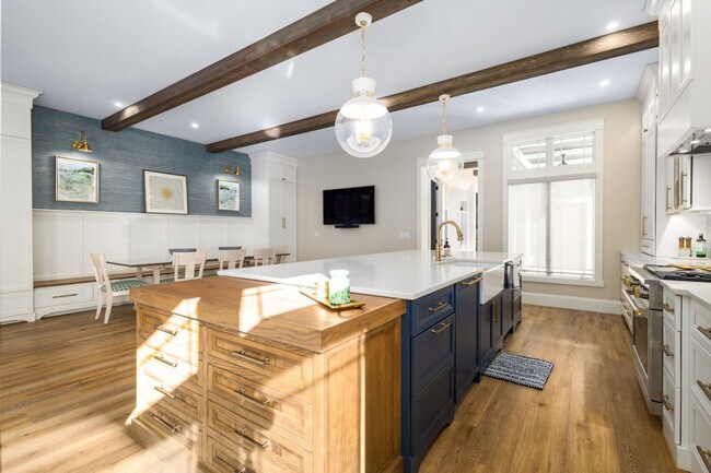 Building Photo - 1112 N St Peter St