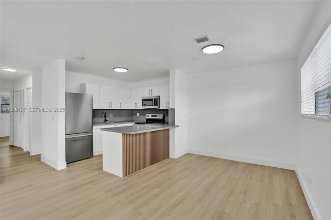 Building Photo - 1960 SW 68th Way