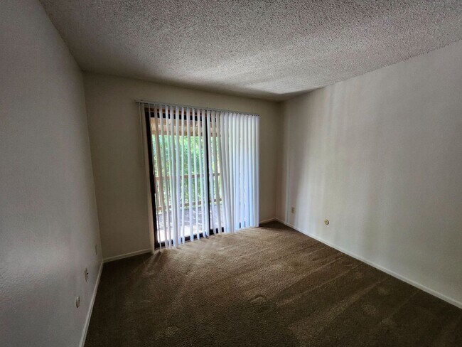 Building Photo - 1 Bed/1 Bath with River Views! Riviera Ridge Apartments