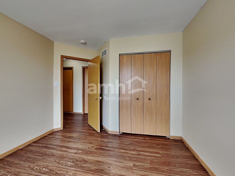 Building Photo - 1002 Belden Way