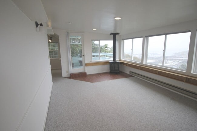 Building Photo - SKIRVIN TRIPLEX