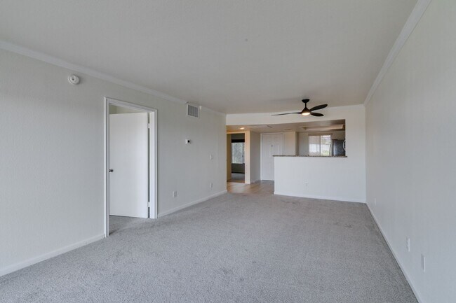 Building Photo - GORGEOUS 2 BEDROOMS UNIT*UPGRADED*TONS OF ...